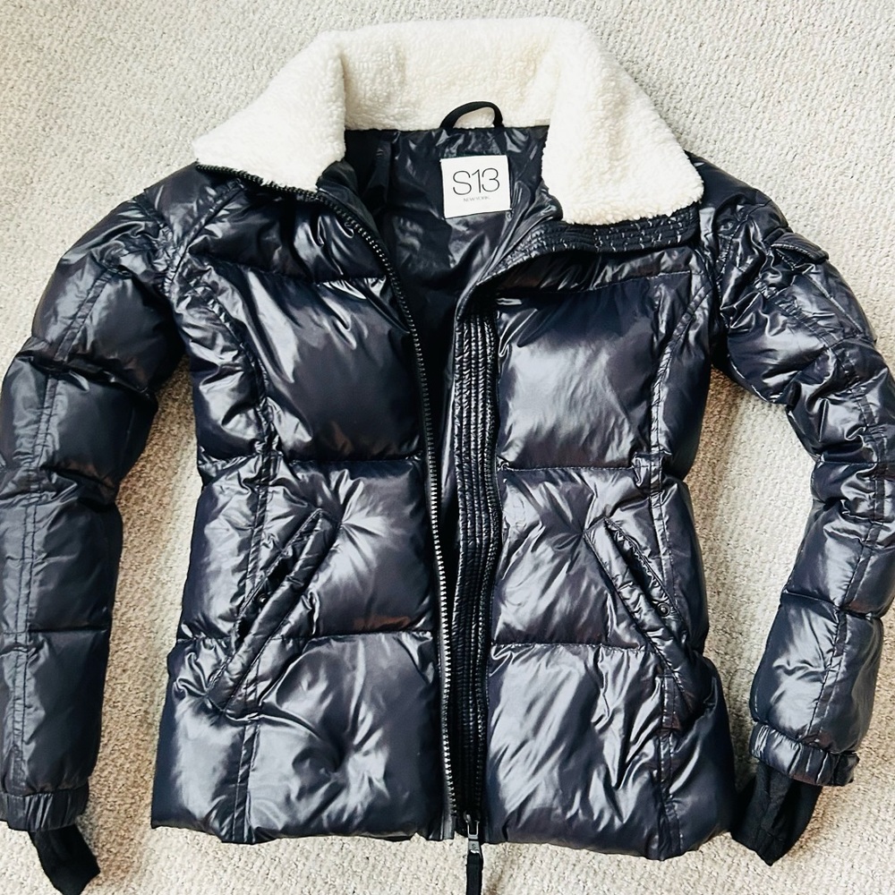 S13 Kylie puffer coat. Gloss jet black with shearling collar. XS